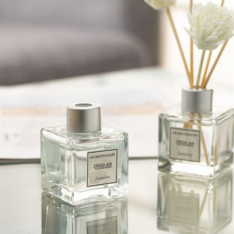 Home Fragrance Jasmine & Yuzu Porcelain Diffuser - 50mlアロマセラピーエッセンシャルオイル、炎を使わないジャスミン・フリージア・ラベンダーの香りのオイル、ディフューザーリード付き、家庭用ルームエアフレッシュナー