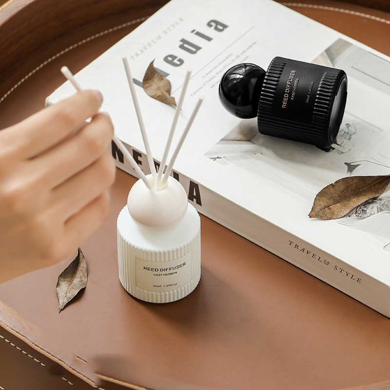 50ml 長持ちするホームベッドルームフレグランス ヒルトン - Home Fragrance Jasmine & Yuzu Porcelain Diffuser のレビューと価格