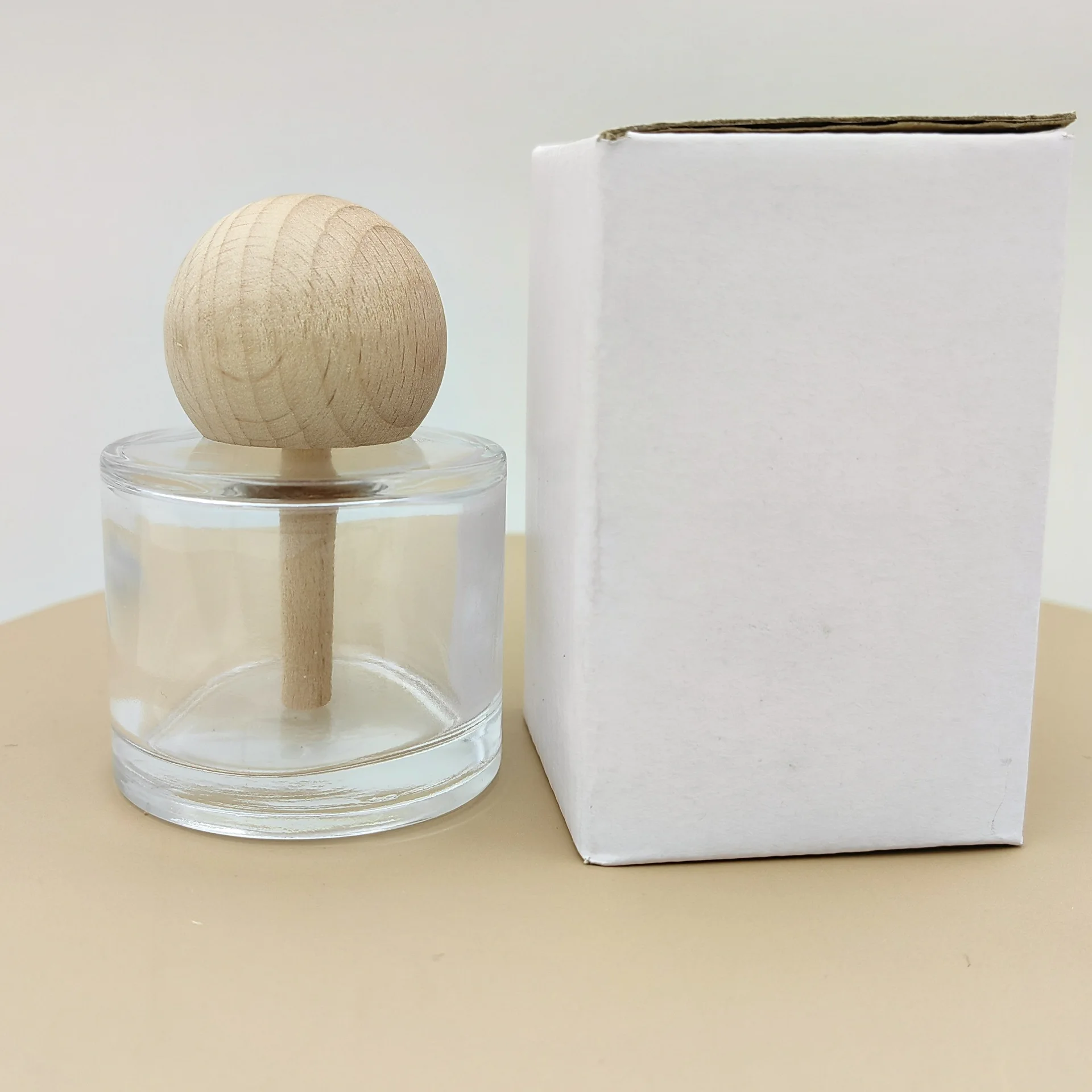 空のエッセンシャルオイルのボトル,アロマディフューザー,室内 - Home Fragrance Units のレビューと価格